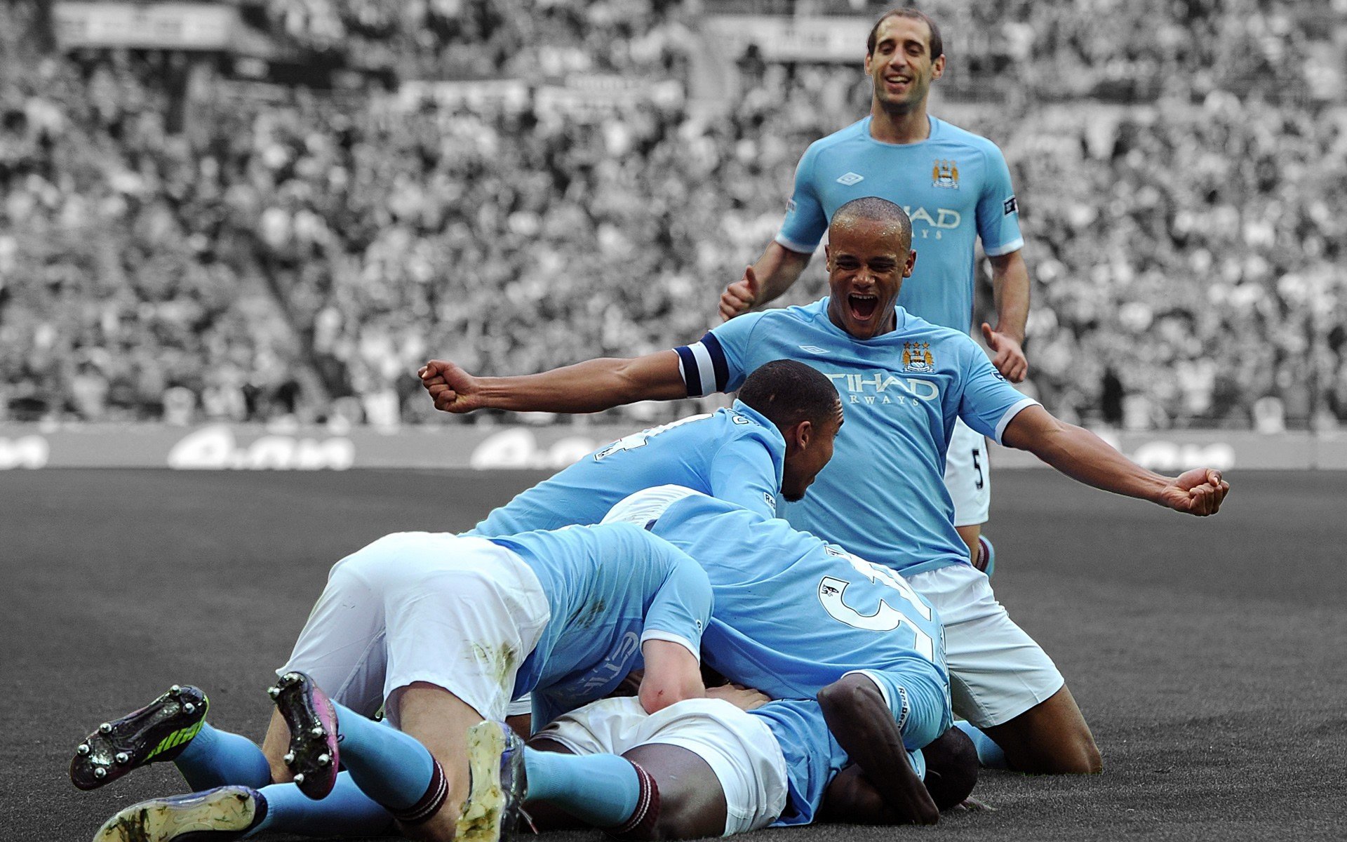 “英超顶级战役：关键胜利再添冠军希望”，英超战术史